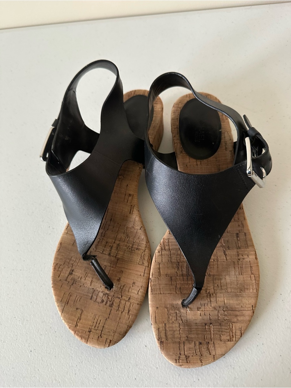 Michael Kors Black Leather Buckle Low-Heel Sandals size 9/ pre owned excellent - Picture 2 of 4